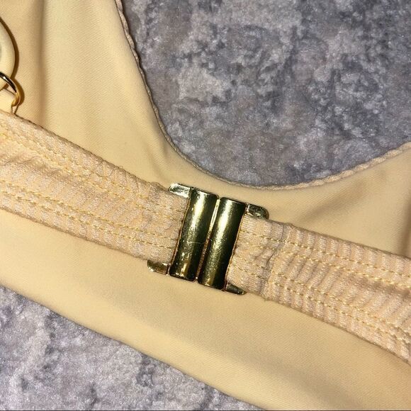 🏷️ 5 for $25 - SHOWPO Ribbed Bikini Top - Picture 2 of 5